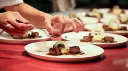 Visuel de 100 ans à table