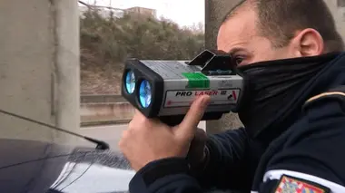 100 jours avec les gendarmes de Bourgogne Guerre des voisins et fous du volant