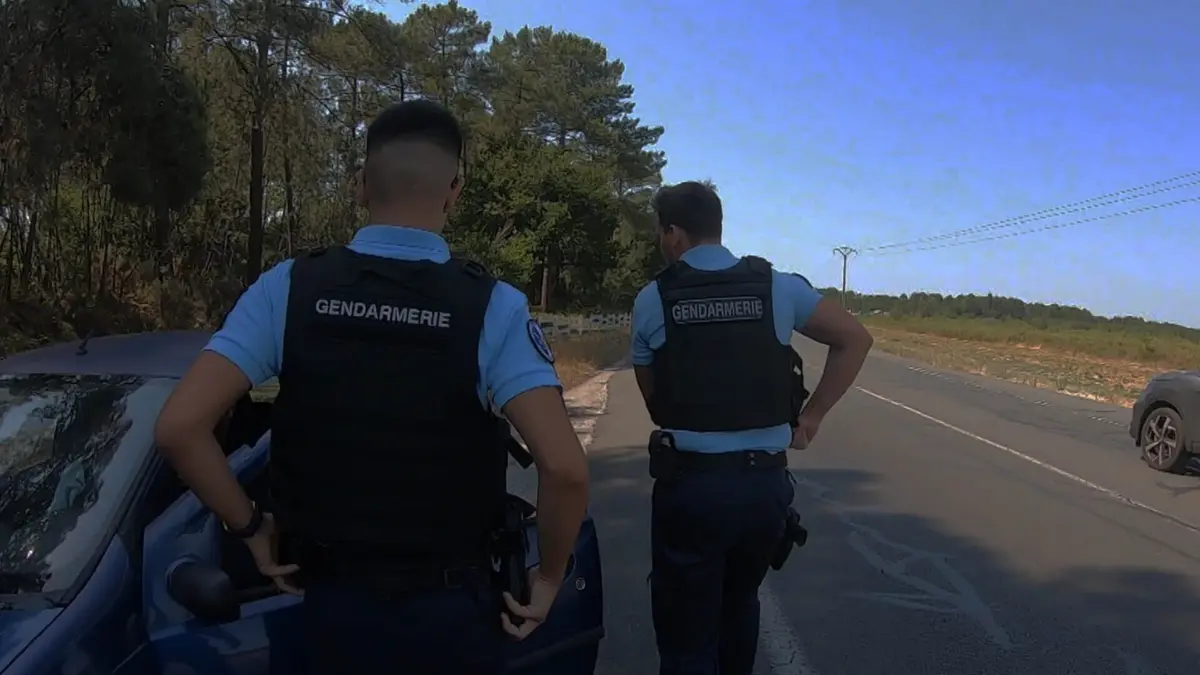 Visuel de 100 jours avec les gendarmes du Médoc Cannabis, délit de fuite, et chauffards : le quotidien chaud des gendarmes