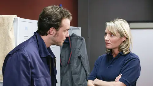 112 Unité d'urgence S01E102 La confidence