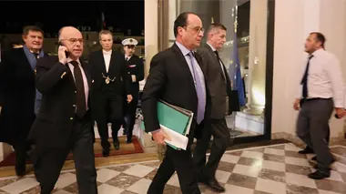13 novembre : Fluctuat Nec Mergitur S01E01