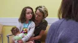 17 ans et maman 2  S08E09 Jouer aux familles