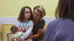 17 ans et maman 2  S08E09 Jouer aux familles