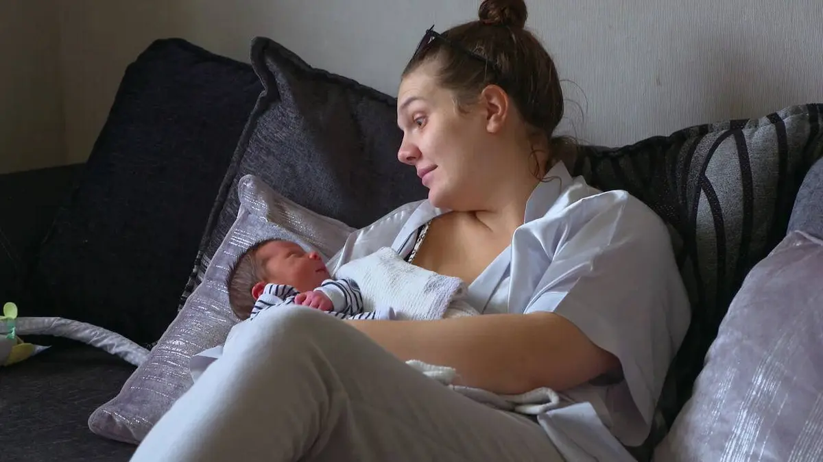 17 ans et maman UK S01E01 Rencontrez les mamans!