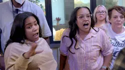 17 ans et maman : Vacances entre filles  Mare de boue