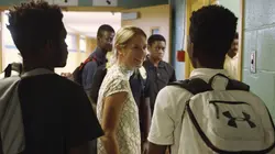 180 jours S01E01 Repartir à zéro