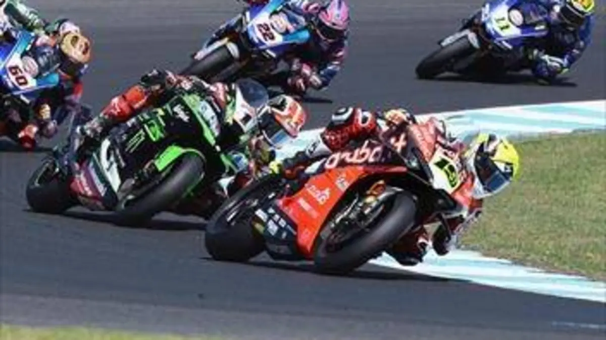 1re manche. 2e course Superbike Championnat britannique 2019