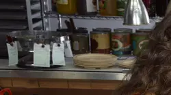 2 Broke Girls S01E05 Et la soirée années 90 et équitation