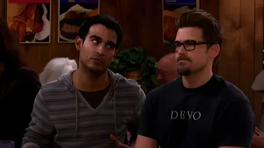 2 Broke Girls S01E07 Et les jolies roses