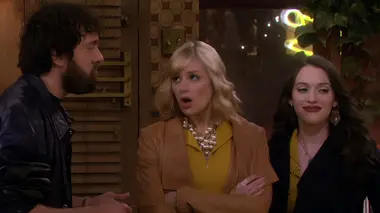 2 Broke Girls S04E09 Et le passé dans le rétroviseur