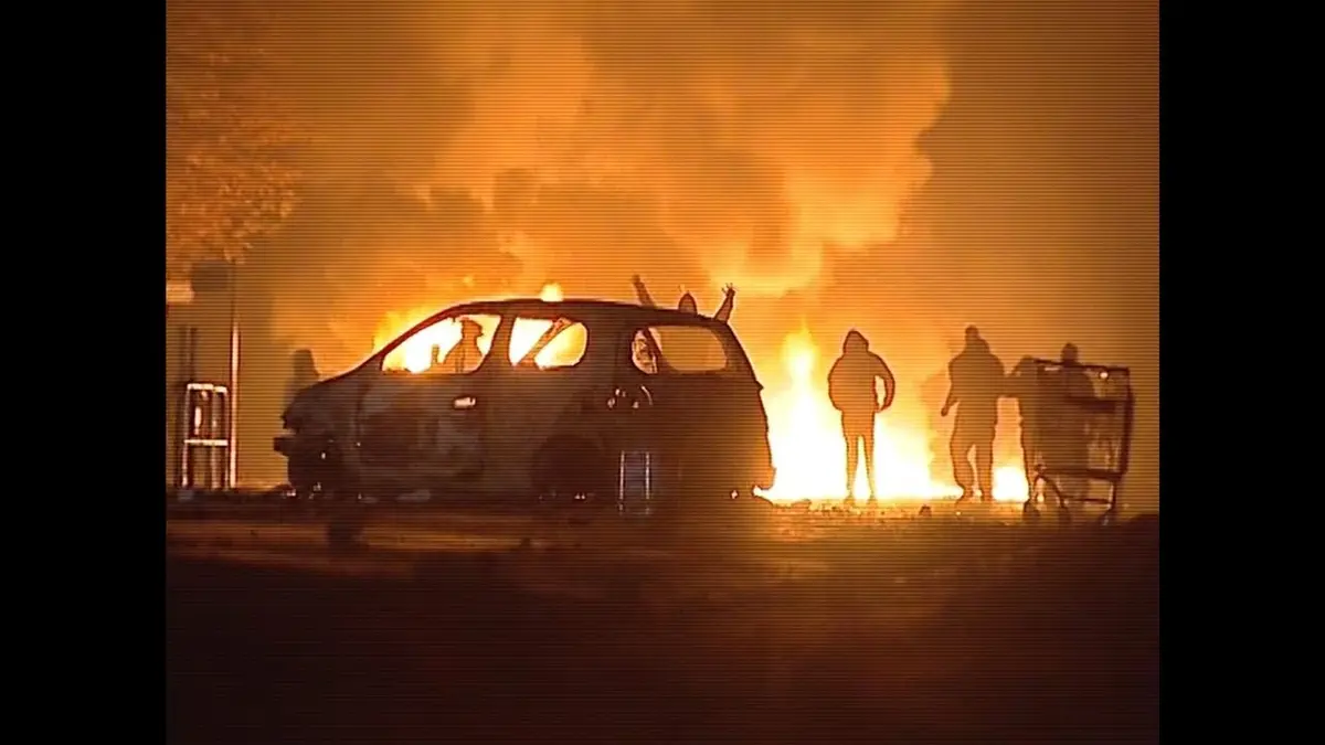 2005, état d'urgence Les petits