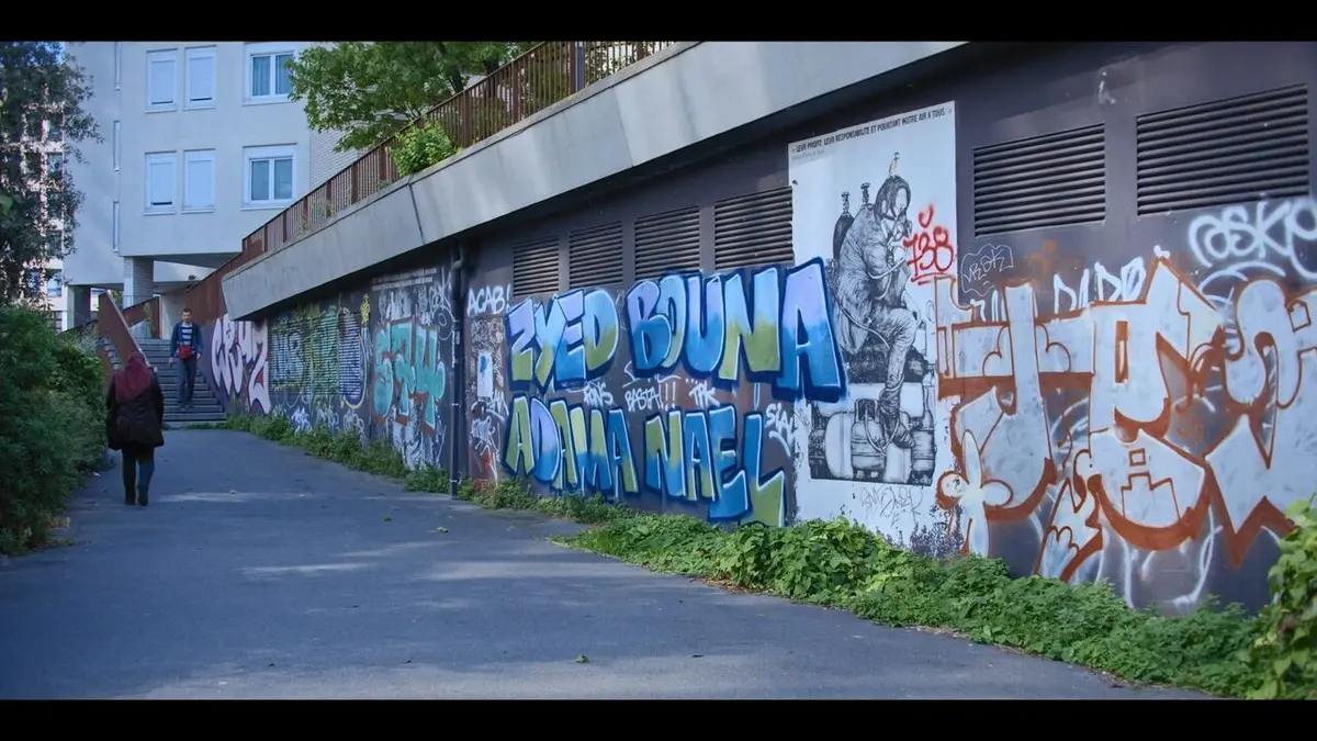 2005, état d'urgence Pas cher de leur peau