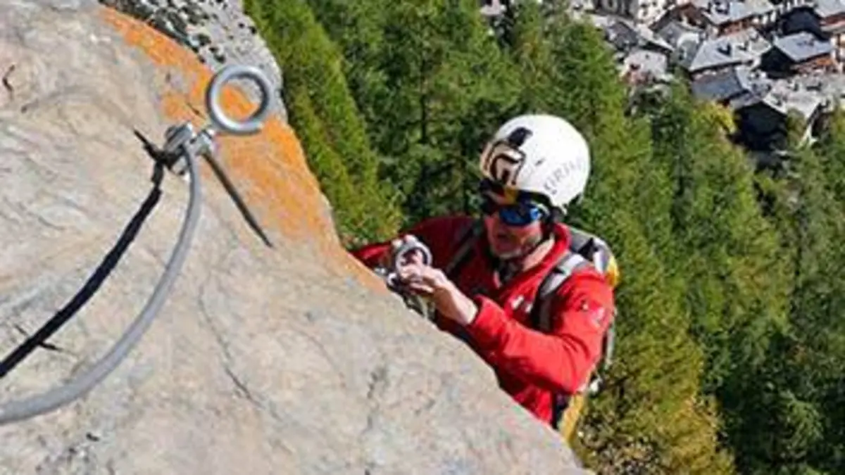 24 heures danger ! S01E05 Sur la corde raide