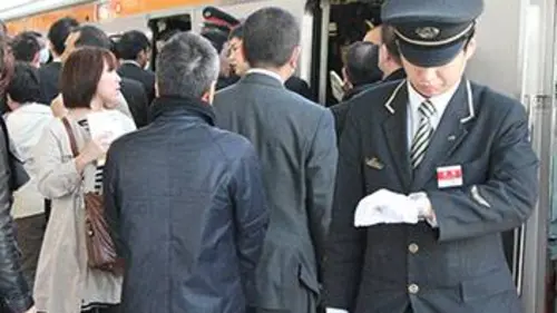 24 heures dans la gare de Shinjuku