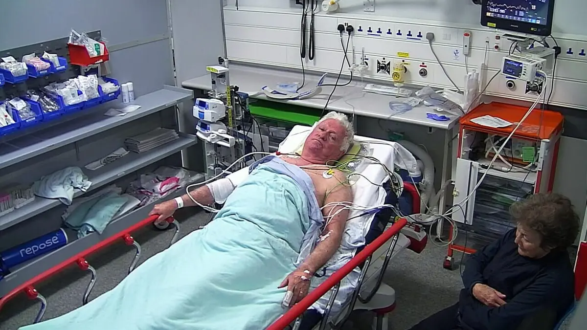 24 Uur In De ER In love and war