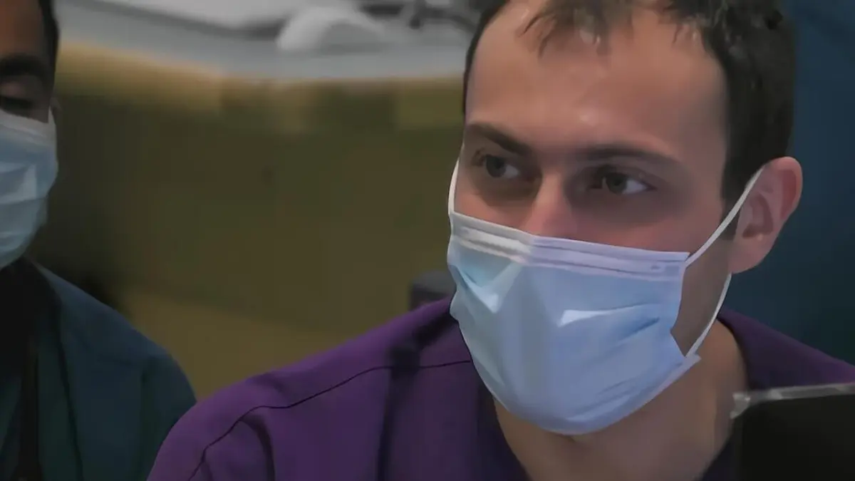 24 Uur In De ER Lead by example