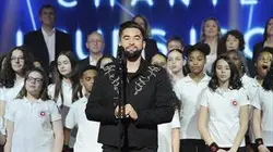 300 choeurs chantent leurs idoles