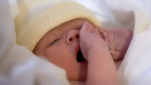 7 jours 7 nuits à la maternité Au service des parents