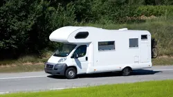 90' Enquêtes S13E286 Leurs folles vacances en camping-car