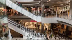 90' enquêtes Centres commerciaux du futur : comment nous faire dépenser plus ?