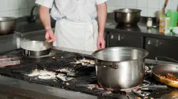 90' Enquêtes S12E1206 Tromperie, produits périmés, bactéries : la police des assiettes sur tous les fronts