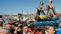 90' Enquêtes S13E270 Bling-bling, pèlerinage et fêtes géantes : l'incroyable univers des gitans