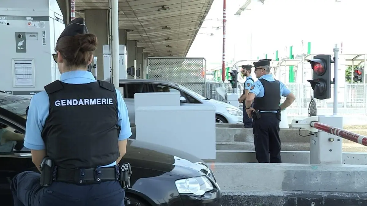 90' Enquêtes S11E231 Un été sous haute tension pour les gendarmes du Sud