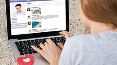 90' Enquêtes Défis dangereux, harcèlement, drogue : enquête sur les dérives d’Internet