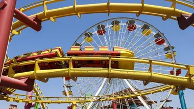 90' Enquêtes Guerre des parcs d'attraction : la course aux sensations
