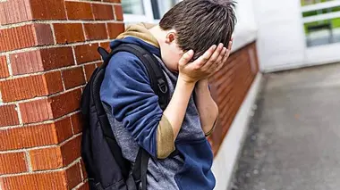90' enquêtes Harcèlement scolaire : enquête derriere les murs du silence