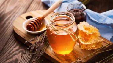 90' Enquêtes Pastis, miel, fraises, crêpes : alerte aux faux produits du terroir