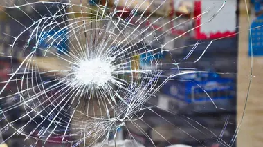 90' Enquêtes S12E03 Braquages, vols, agressions : gangs de voleurs contre commerçants