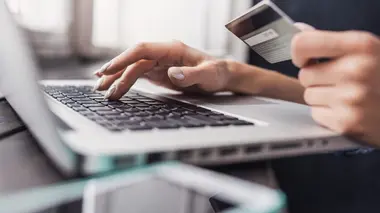 90' Enquêtes S15E319 Géants de la vente sur Internet contre petits commerçants : la guerre est déclarée