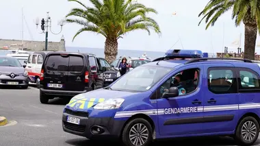 90' Enquêtes S16E336 Corse, Saint-Tropez : l'été de tous les excès pour les gendarmes du Sud