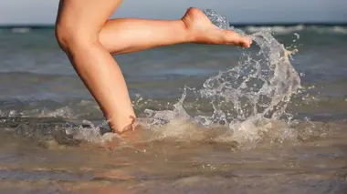 90' Enquêtes S18E397 Naturistes : ils osent tout pour réussir leurs vacances