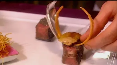 93, Faubourg Saint-Honoré S03E38 Dîner Charlie Hebdo