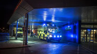 999 : Quelle est votre urgence ? S03E11 Sur la route