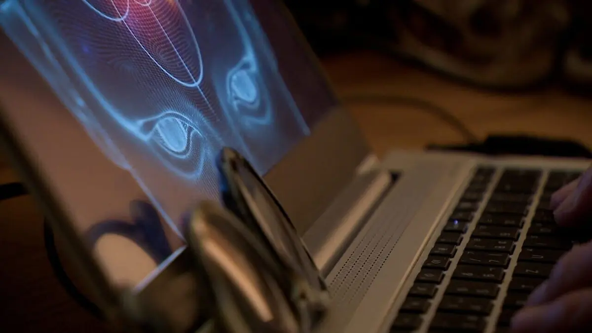 A bon entendeur Cyber arnaques : escrocs et victimes 2.0
