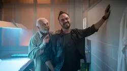 A côté de ses pompes