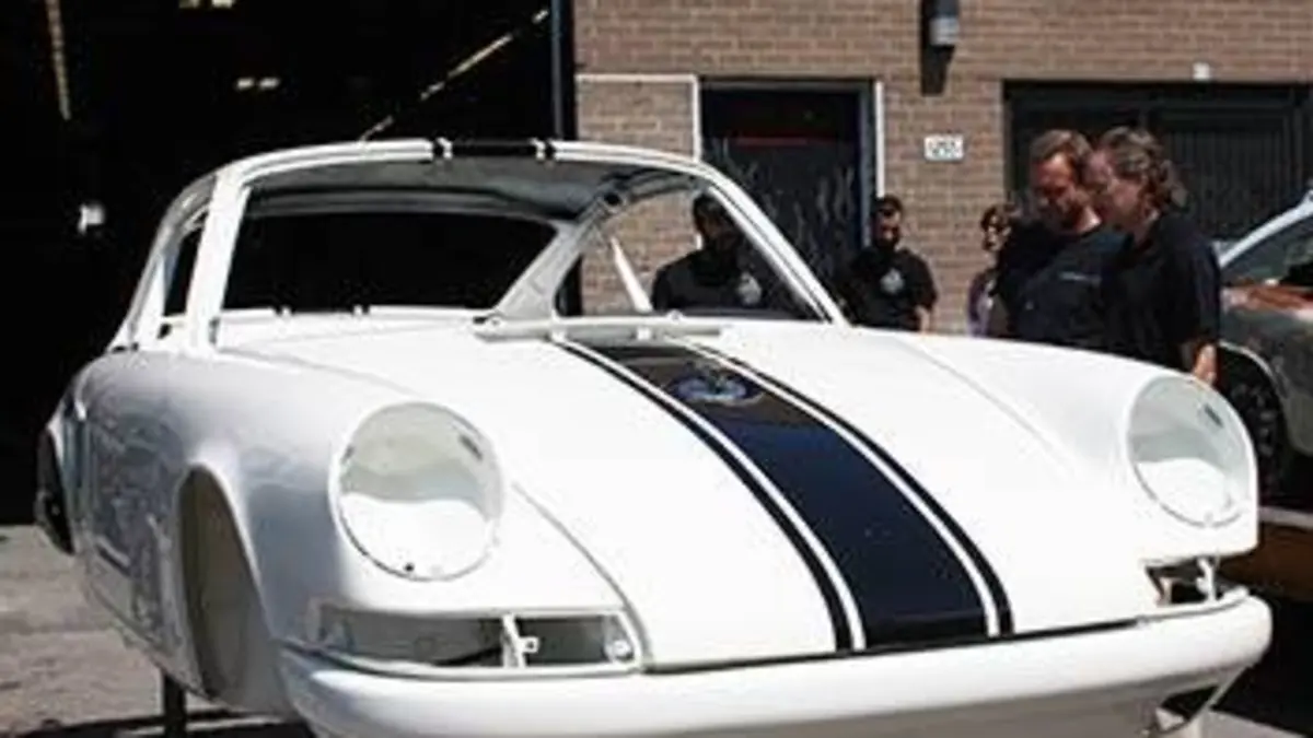 A fond la caisse S01E04 Voiture de rêve