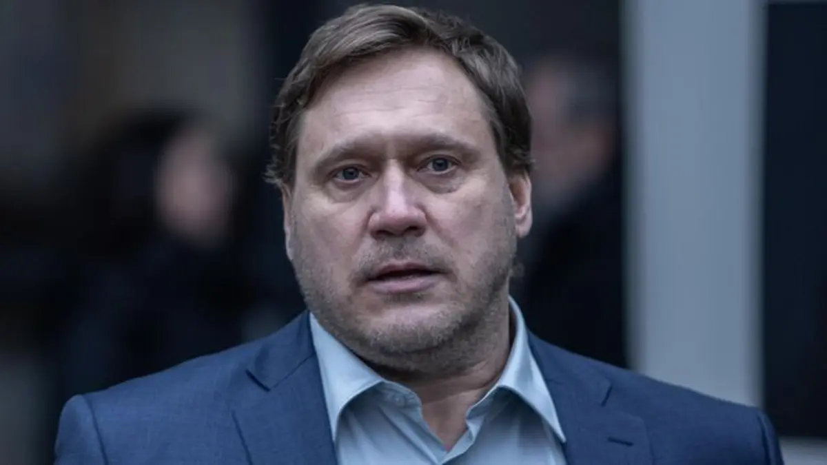 A Good Family S01E04 Double enterrement