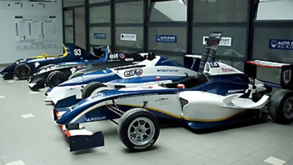 A l'école des pilotes de course E02 Grille de départ