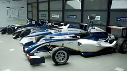 Visuel de A l'école des pilotes de course