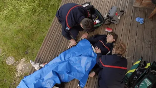A l'école des pompiers Secourir, c'est vital