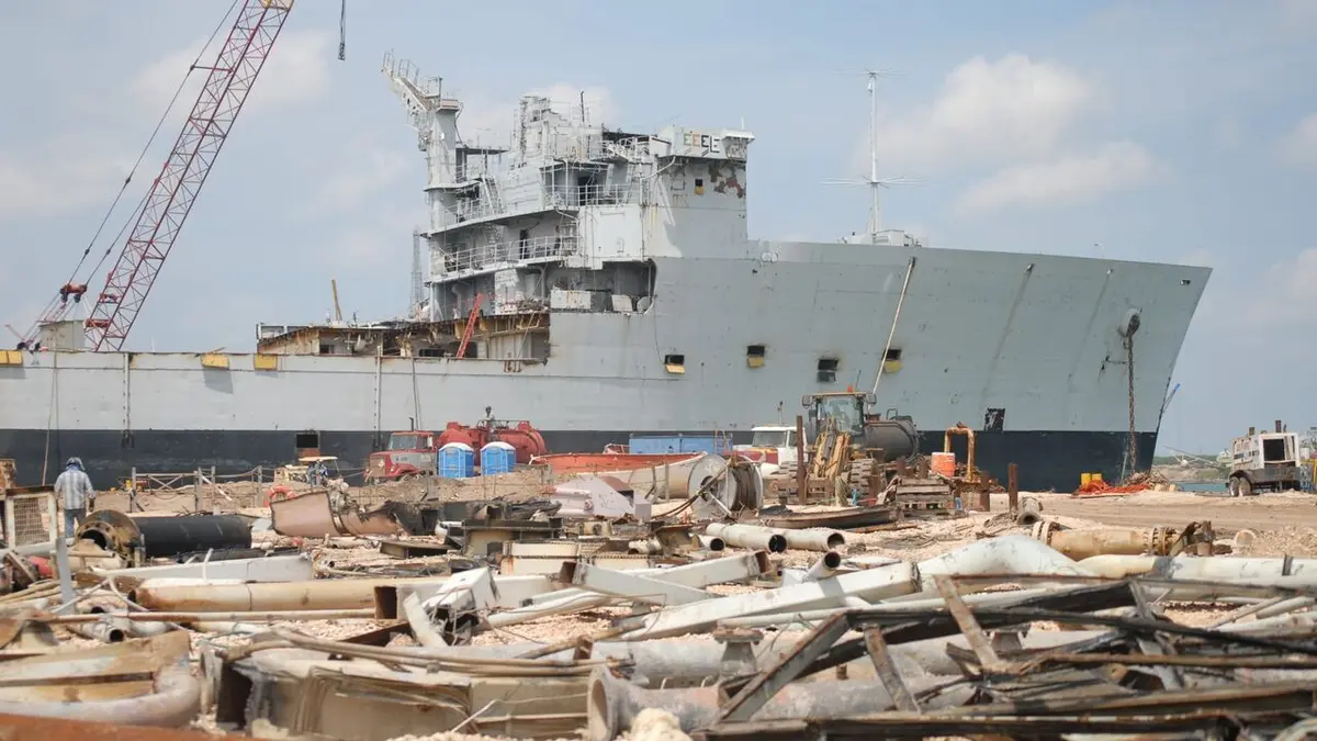 A la casse Bateau de la Navy