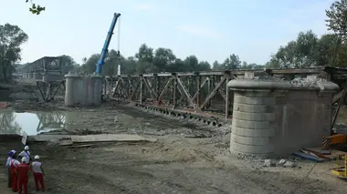 Démolition du pont de Piacenza