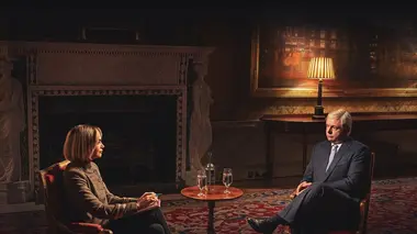 A Very Royal Scandal S01E02