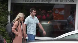 Achter Gesloten Deuren  In De Goot