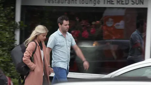 Photos de Achter Gesloten Deuren In De Goot