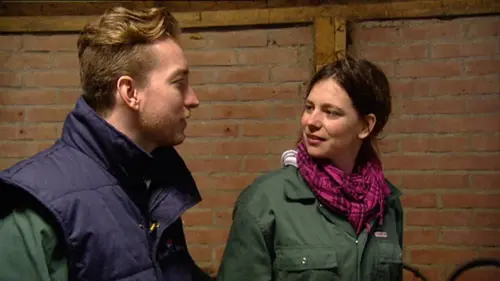 Achter Gesloten Deuren Boer zoent vrouw